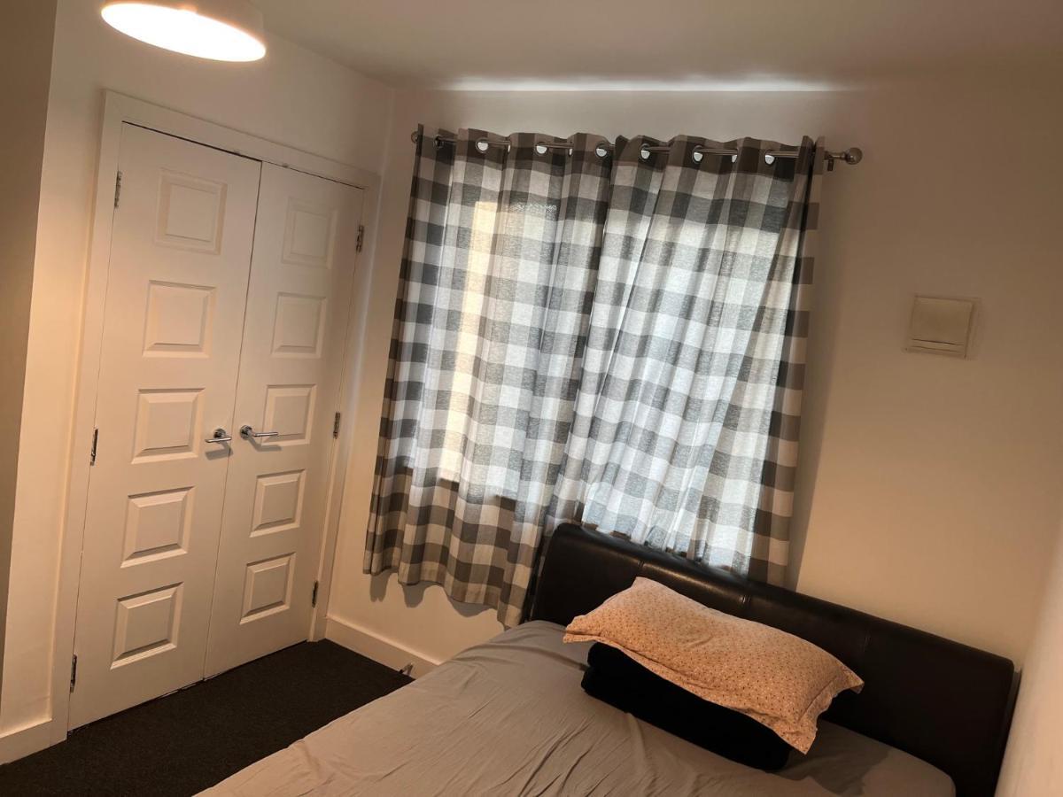 Double Bedroom With Ensuite อิลฟอร์ด ภายนอก รูปภาพ