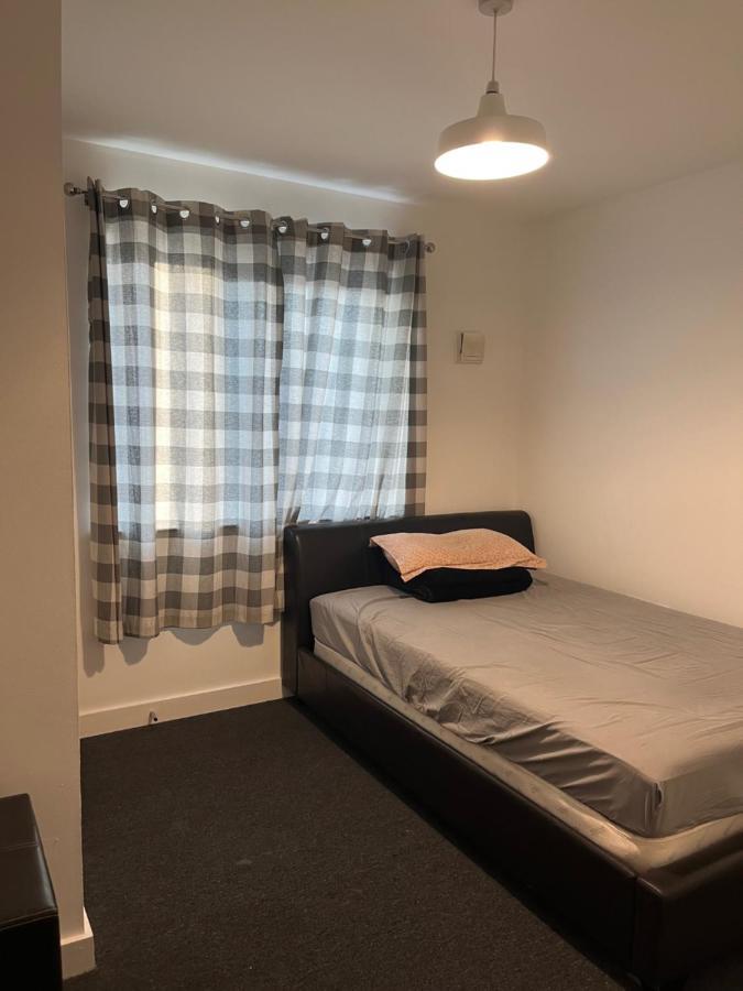 Double Bedroom With Ensuite อิลฟอร์ด ภายนอก รูปภาพ